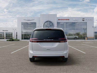 2027 Chrysler Pacifica Select Tech 8 Passenger