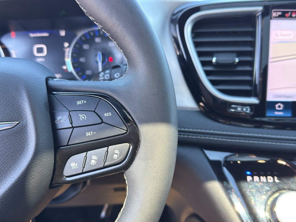 2025 Chrysler Pacifica Limited w/Tow Package