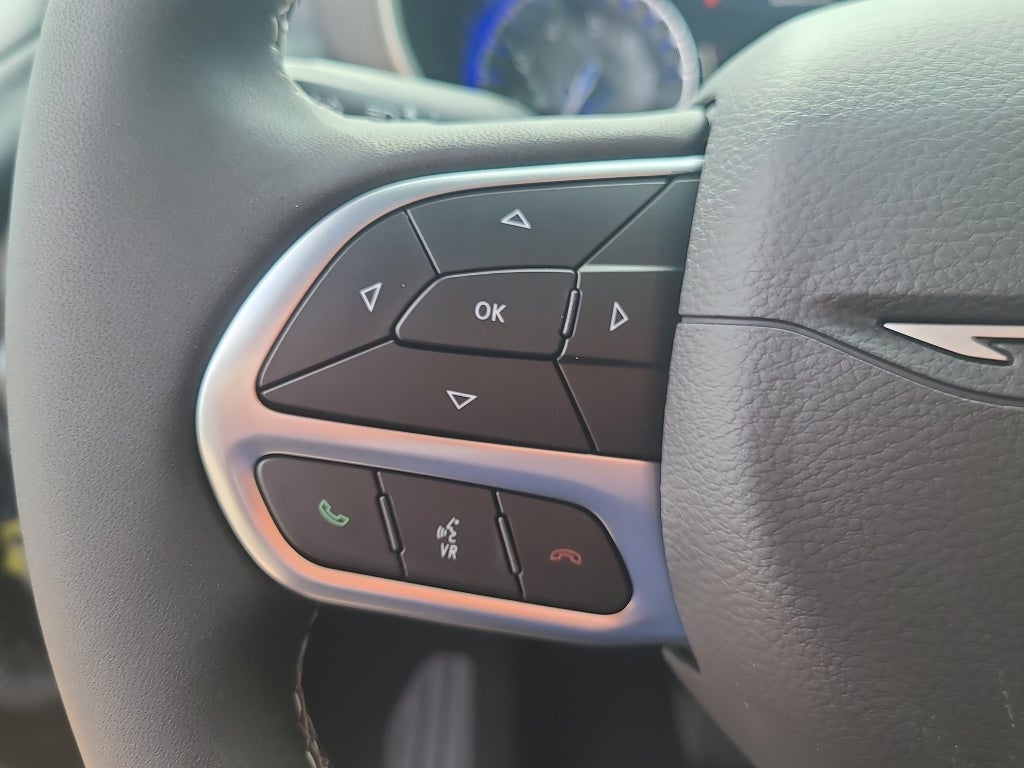 2027 Chrysler Pacifica Select Tech AWD