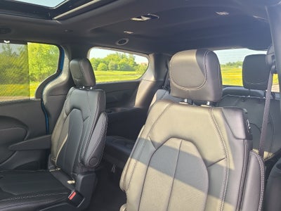 2027 Chrysler Pacifica Select Tech AWD
