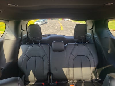 2027 Chrysler Pacifica Select Tech AWD
