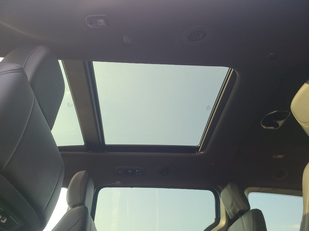2027 Chrysler Pacifica Select Tech AWD