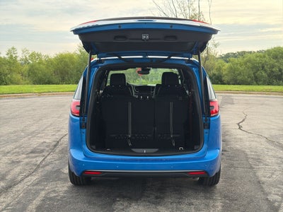 2027 Chrysler Pacifica 250th Select Anniversary AWD