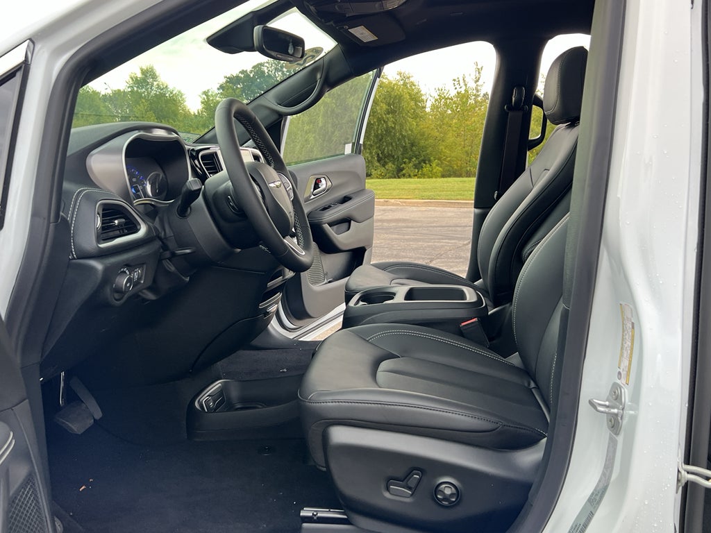 2026 Chrysler Pacifica Select AWD