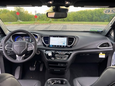 2026 Chrysler Pacifica Select AWD