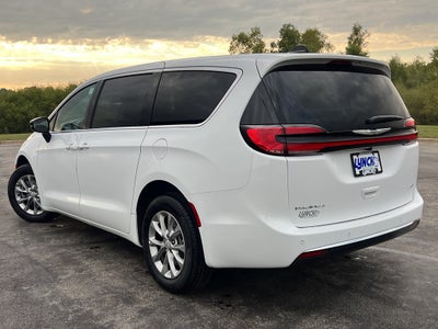 2026 Chrysler Pacifica Select AWD
