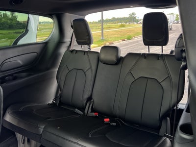 2026 Chrysler Pacifica Select AWD