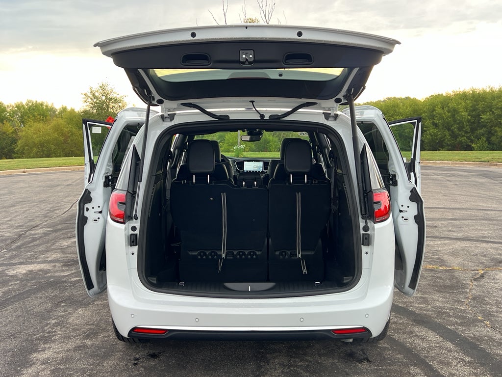2026 Chrysler Pacifica Select AWD