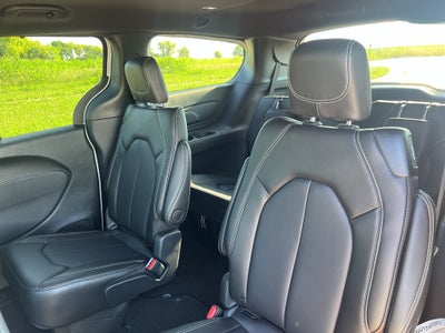 2026 Chrysler Pacifica Select S Pkg/ AWD