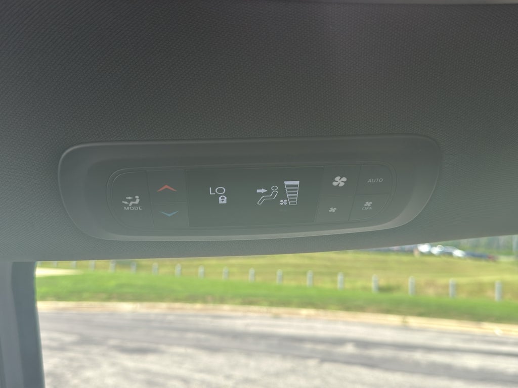 2027 Chrysler Pacifica Select 250th Anniversary AWD