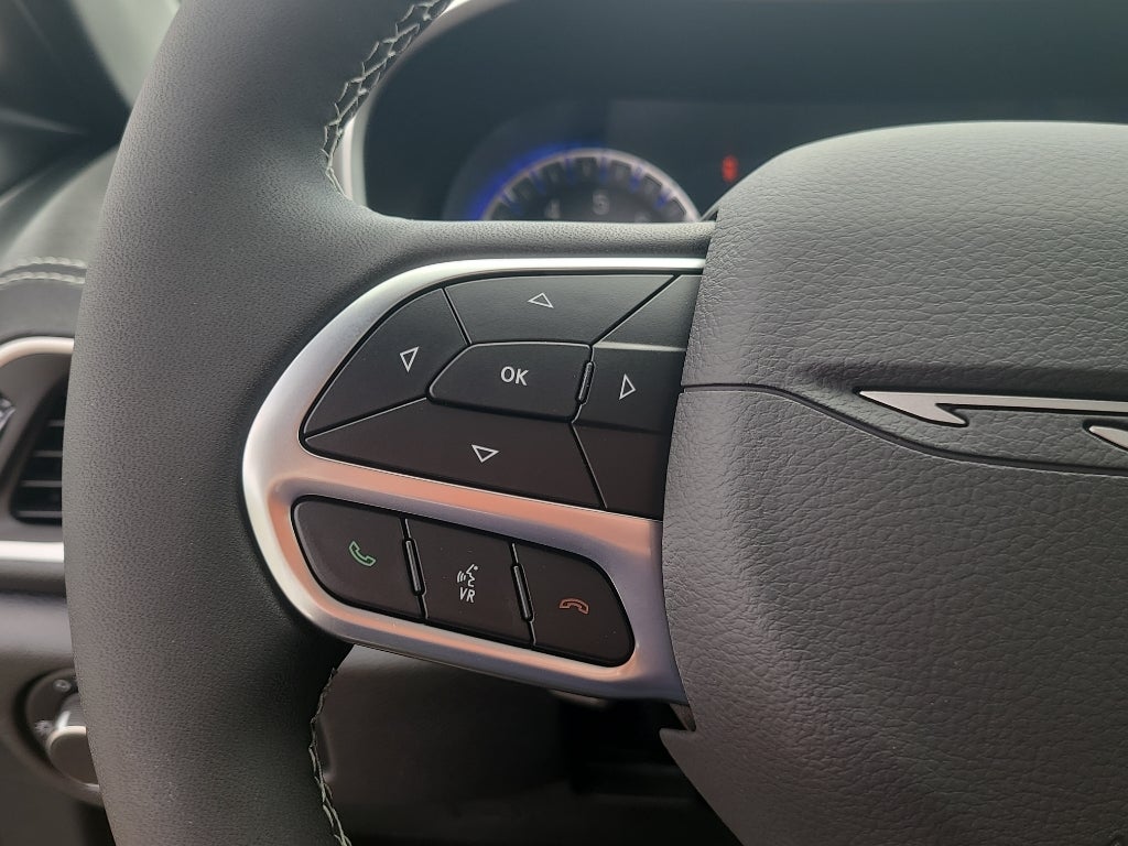 2027 Chrysler Pacifica Select Tech AWD