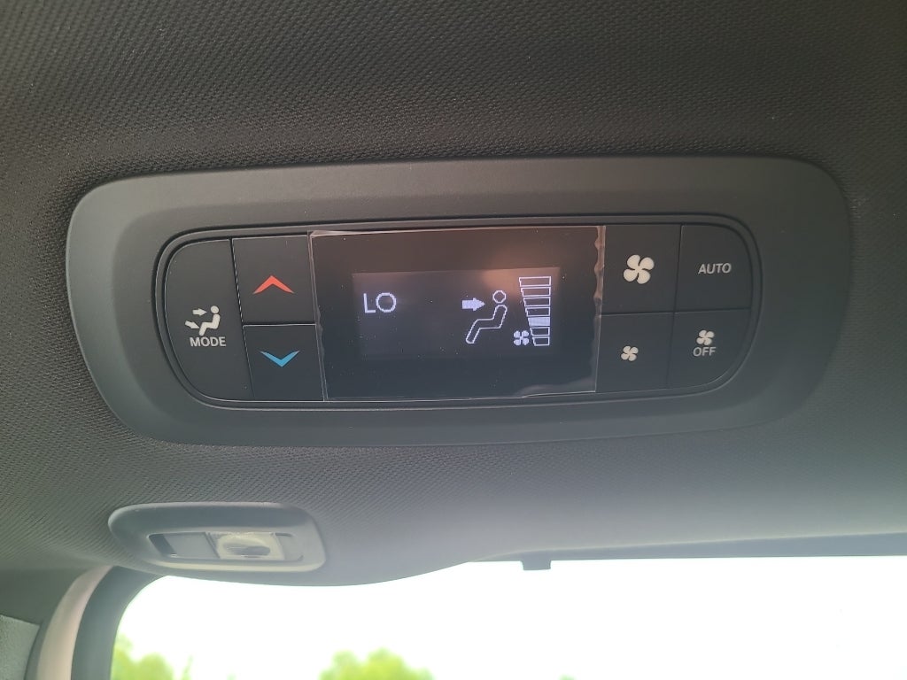 2027 Chrysler Pacifica Select Tech AWD