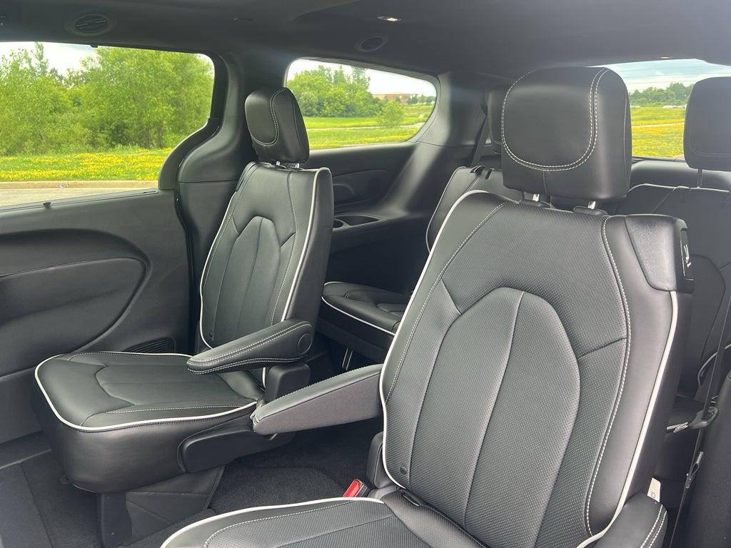 2027 Chrysler Pacifica Limited S AWD