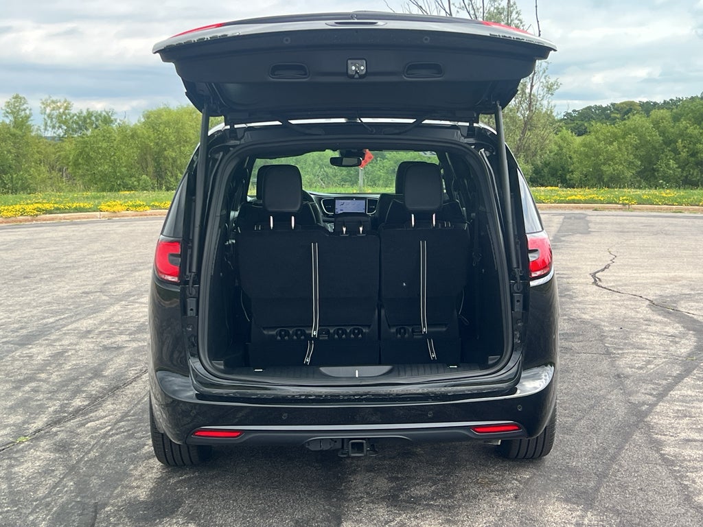 2027 Chrysler Pacifica Limited S AWD