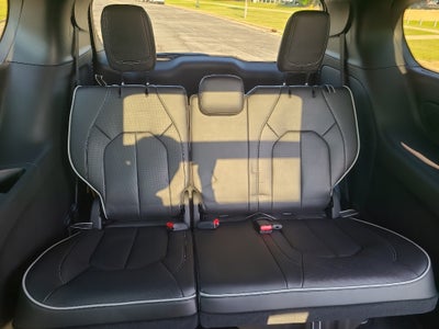 2027 Chrysler Pacifica Limited Family Tech AWD