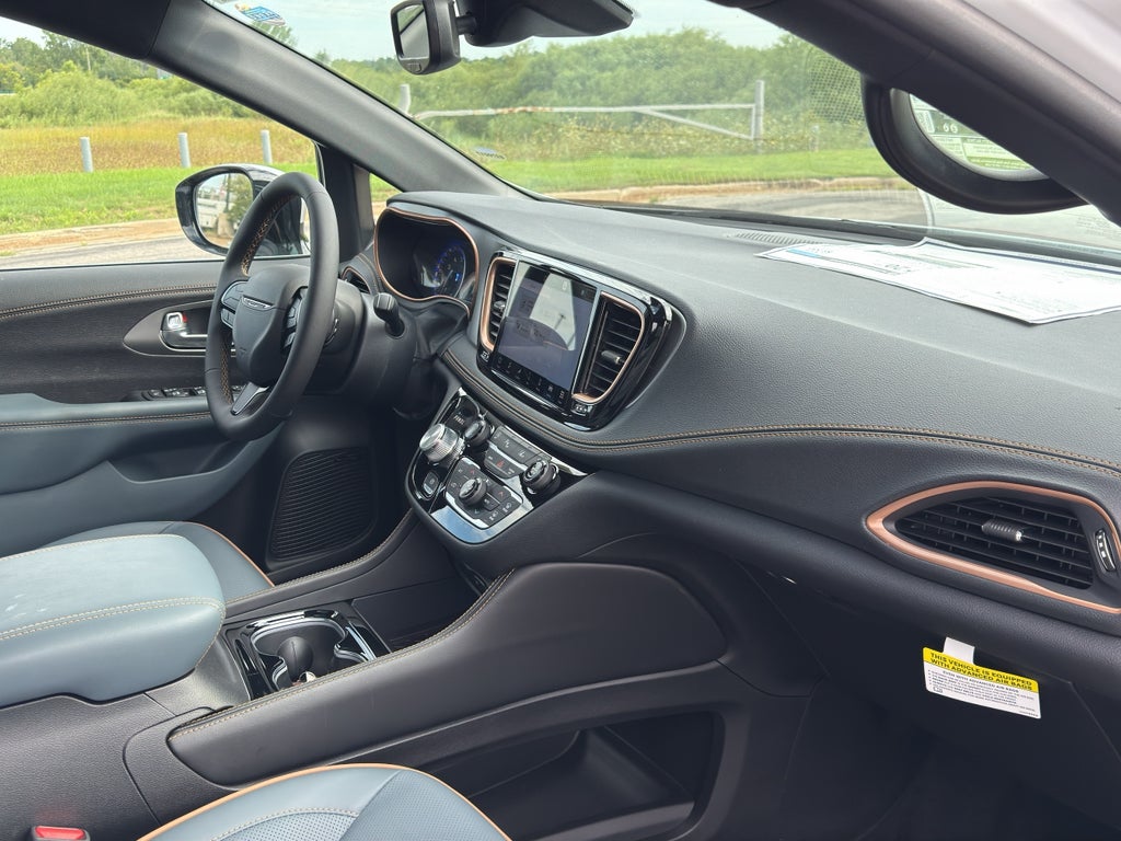 2027 Chrysler Pacifica Pinnacle APEX AWD