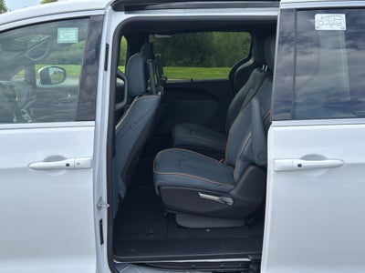2027 Chrysler Pacifica Pinnacle APEX AWD