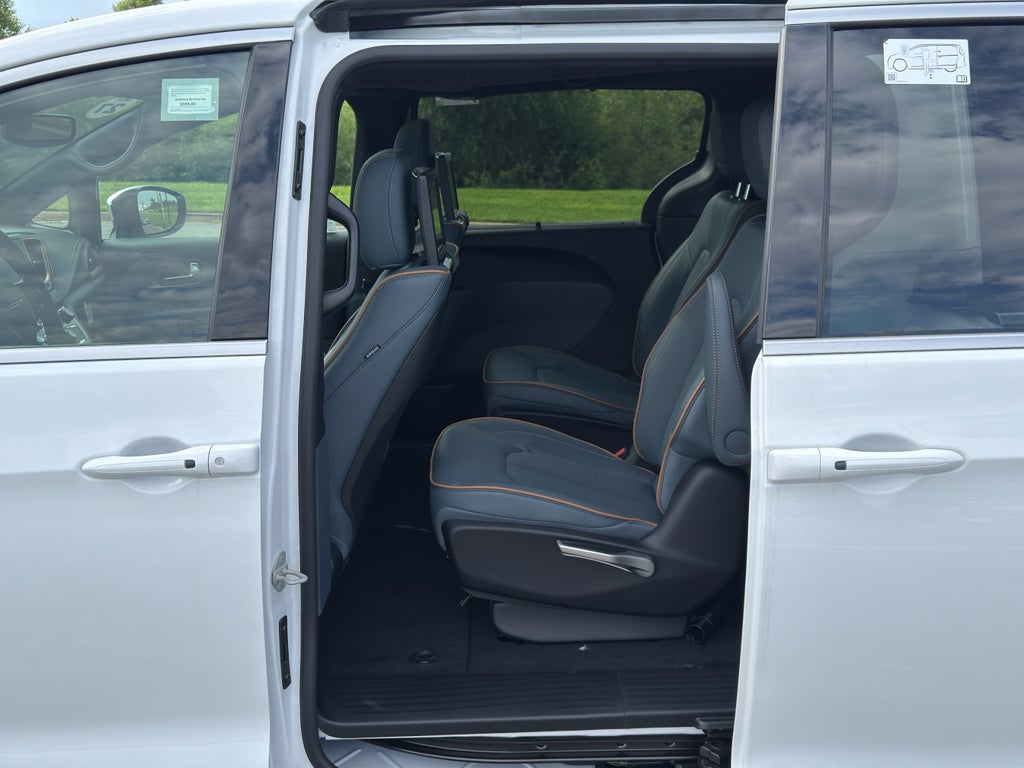 2027 Chrysler Pacifica Pinnacle APEX AWD