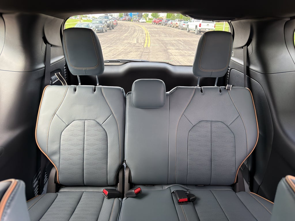 2027 Chrysler Pacifica Pinnacle APEX AWD
