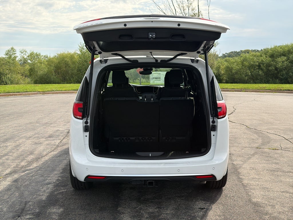 2027 Chrysler Pacifica Pinnacle APEX AWD