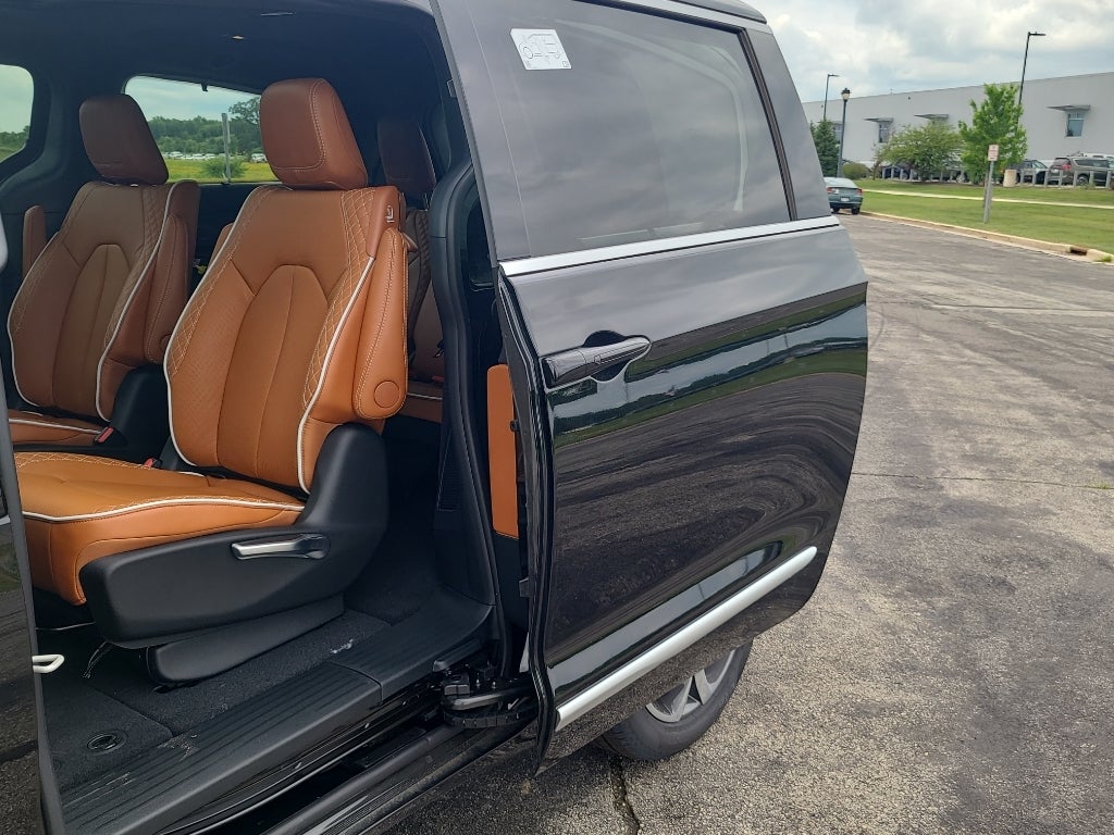2026 Chrysler Pacifica Pinnacle AWD