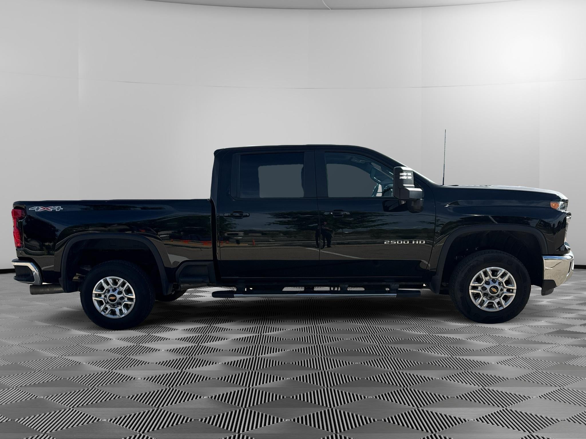 2025 Chevrolet Silverado LT