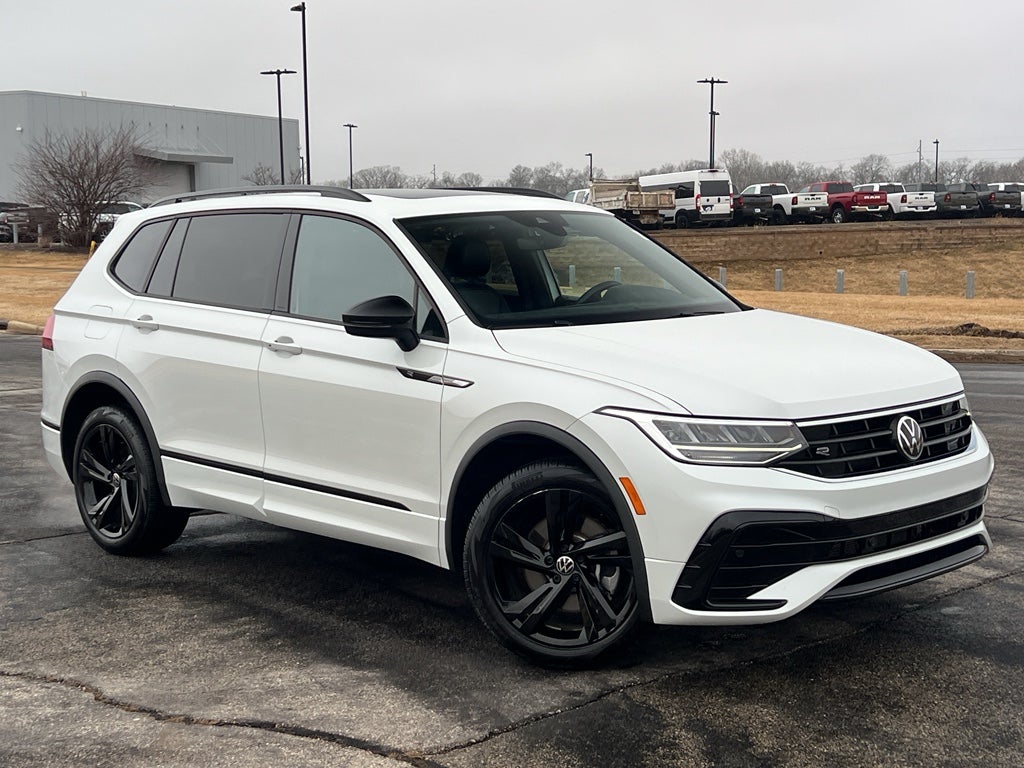 2023 Volkswagen Tiguan SE R-Line Black