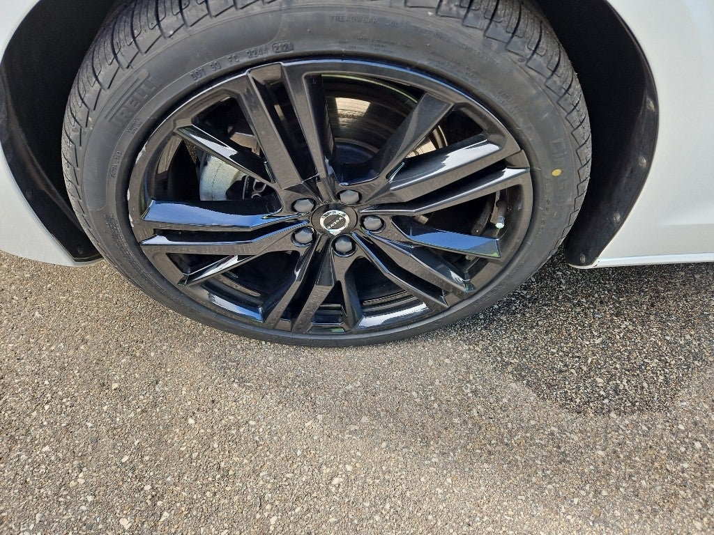 2024 Volvo S60 Plus Black Edition