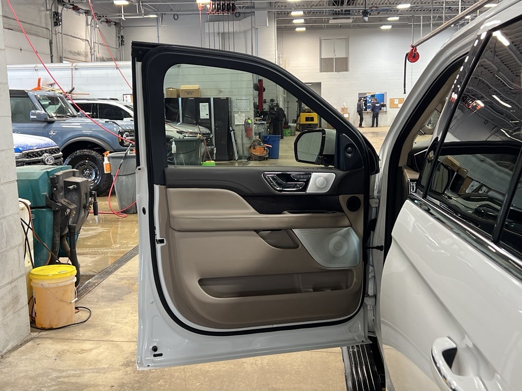 2023 Lincoln Navigator L Reserve