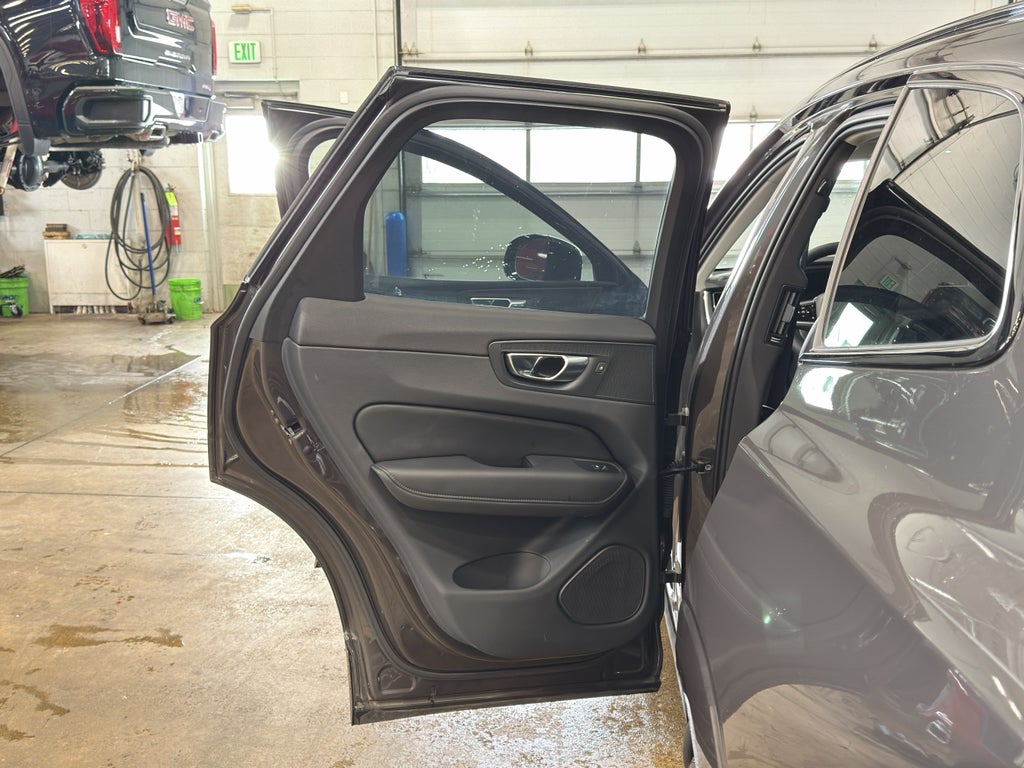 2025 Volvo XC60 Plus